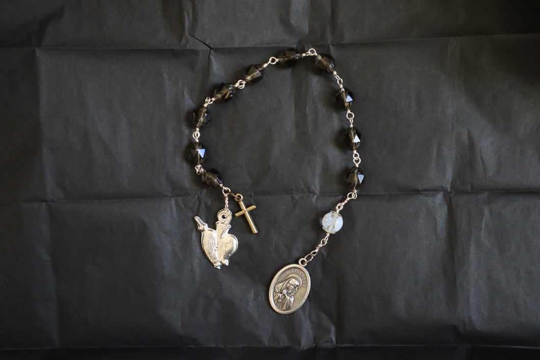 Mater Dolorosa Pocket Rosary - Our Lady of Sorrows Tenner